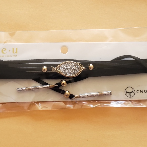 Shimmer Finish Stone Faux Suede Wraparound Necklac - Picture 4 of 6